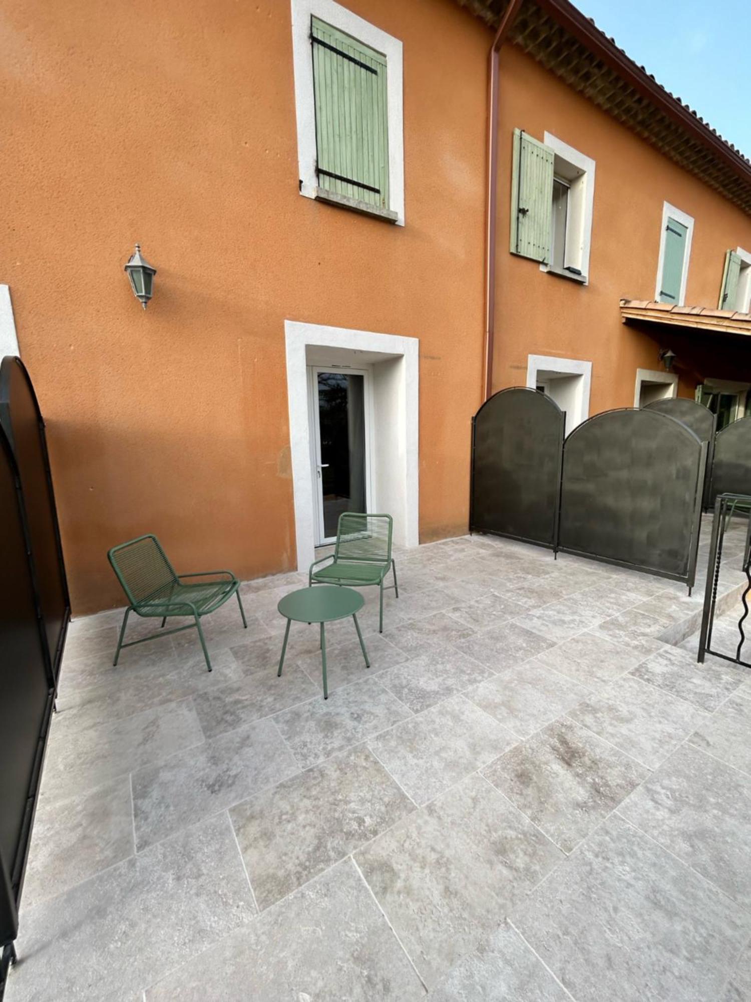 La Capucelle Panzió Caderousse Kültér fotó